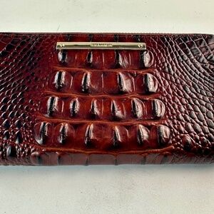 BRAHMIN Melbourne Collection Suri Crocodile-Embossed Wallet